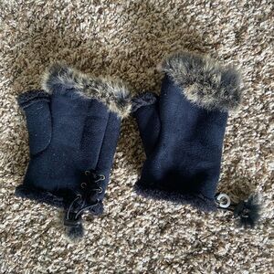 ❄️ Black Fingerless Gloves with Fur Trim